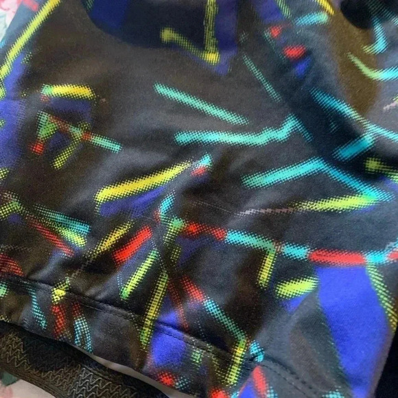 🌺SOLD🌺 Fila Women’s Workout Shorts Size Medium Muti Color With Elastic Waist - Picture 2 of 9